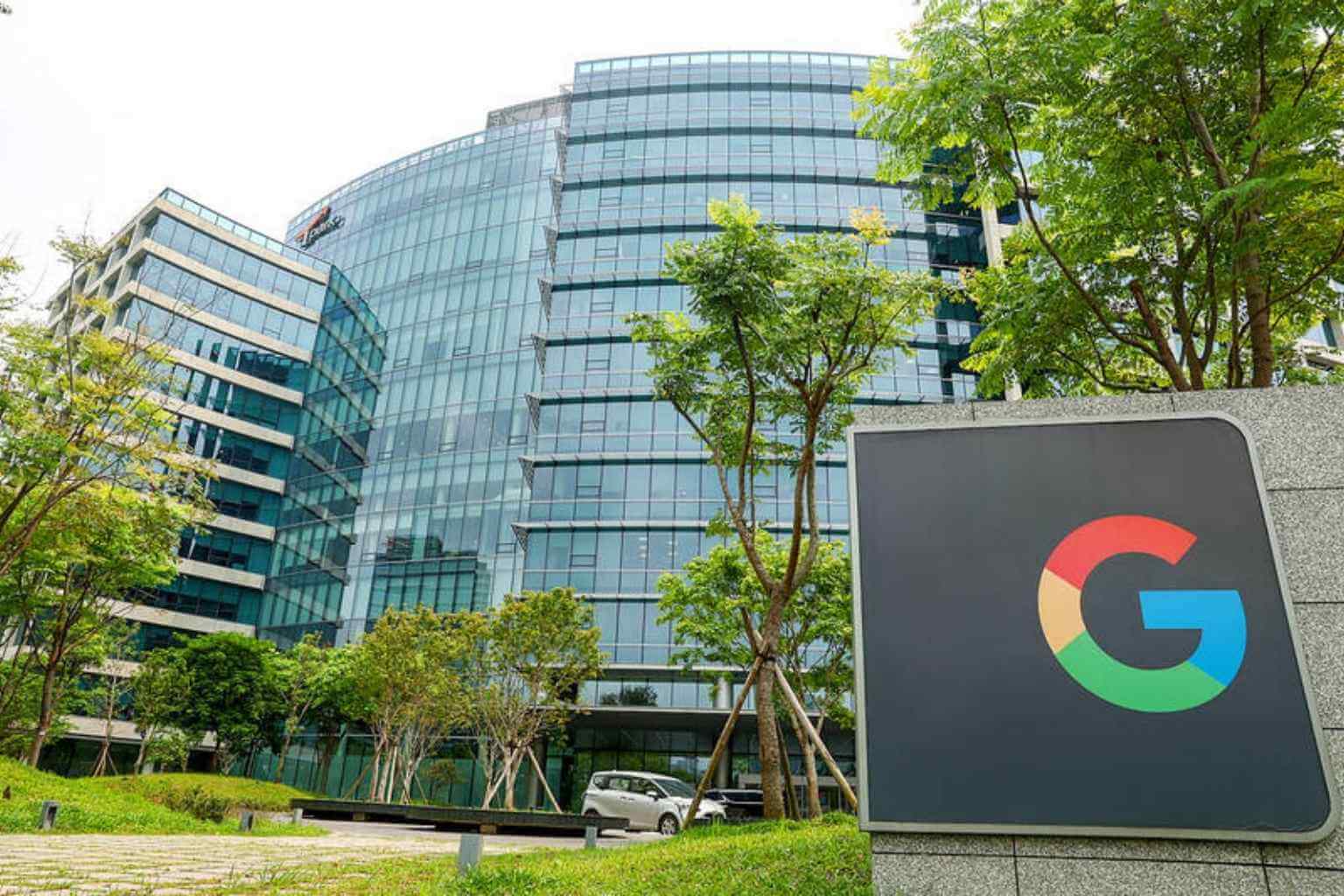 【新聞英文】Google 台灣傳裁員！從科技業新聞學 5 組多益職場英文：layoff、reduce one's workforce、adjust operations怎麼用？