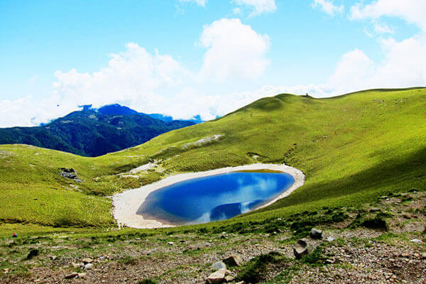 天使的眼淚 ── 嘉明湖 Climbing up to Jiaming Lake