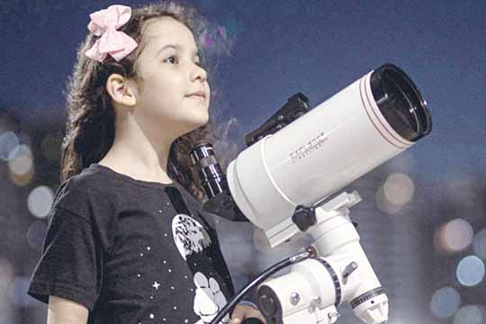 新聞錦集: 1. 八歲女童 成史上最年輕天文學家 2. 秋日美景不再 氣候變遷影響楓紅