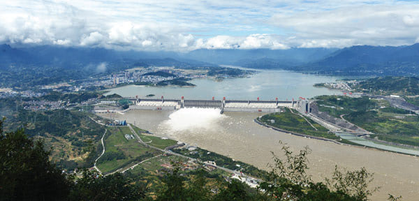 長江第一號洪水來襲 三峽大壩緊急洩洪 China Flooding Reaches New Levels