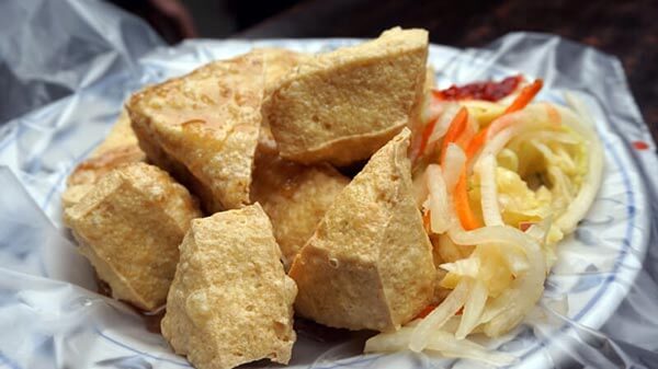 這些夜市小吃標上英文 #hashtag，讓外國人看得口水直直流 - stinky tofu 臭豆腐
